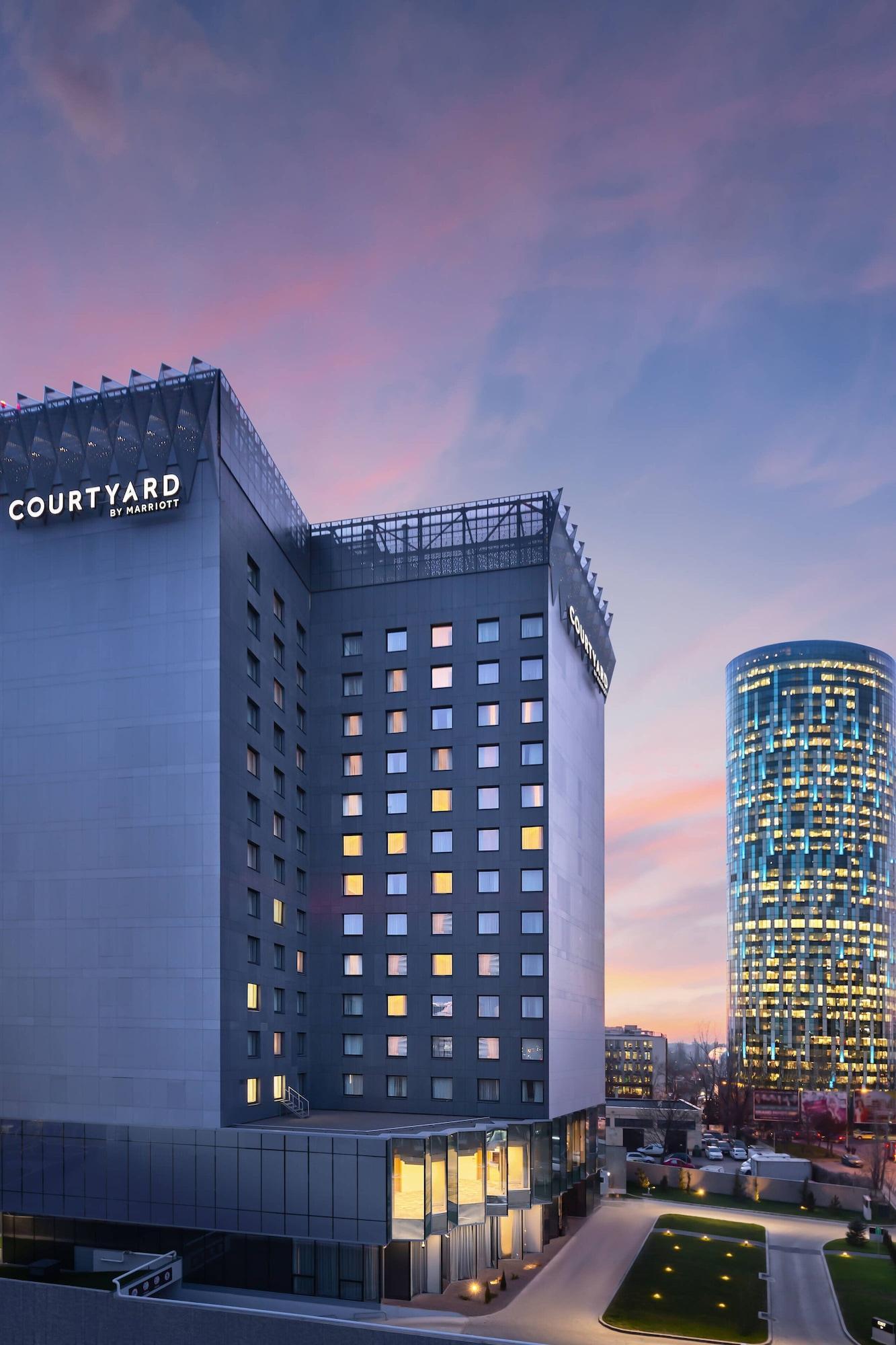 Courtyard By Marriott Bucharest Floreasca Hotel Exterior photo