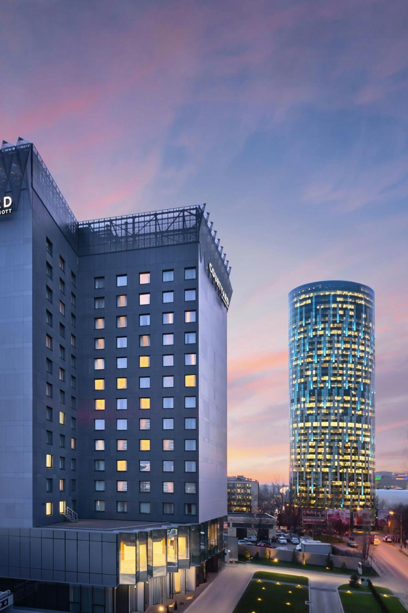 Courtyard By Marriott Bucharest Floreasca Exterior photo