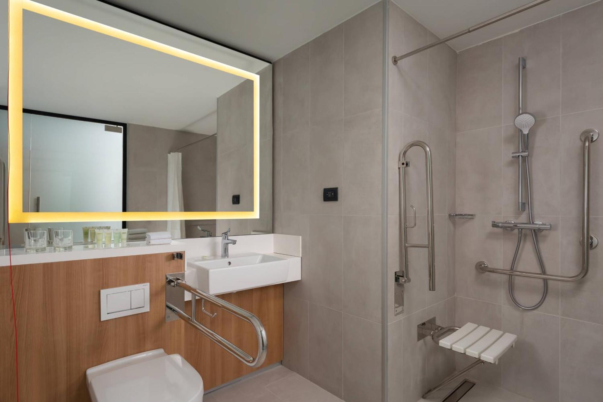 Courtyard By Marriott Bucharest Floreasca Exterior photo
